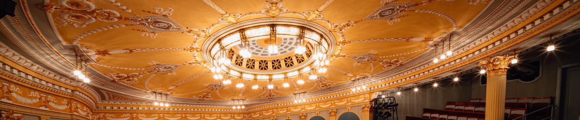 TOM AUF DEM LANDE, Deutsch von Frank Heibert, regie Simon Werdelis, Staatstheater Meiningen, Meiningen, Allemagne,  mai 2026